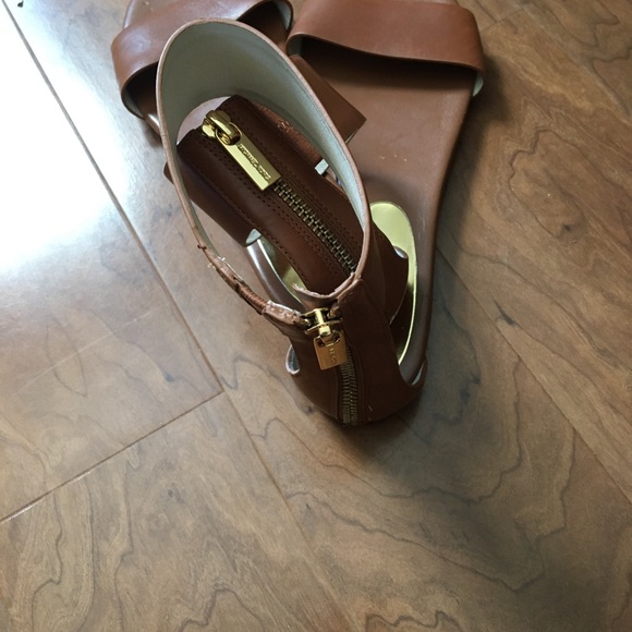 Michael Kors Sandal - Picture 4 of 5